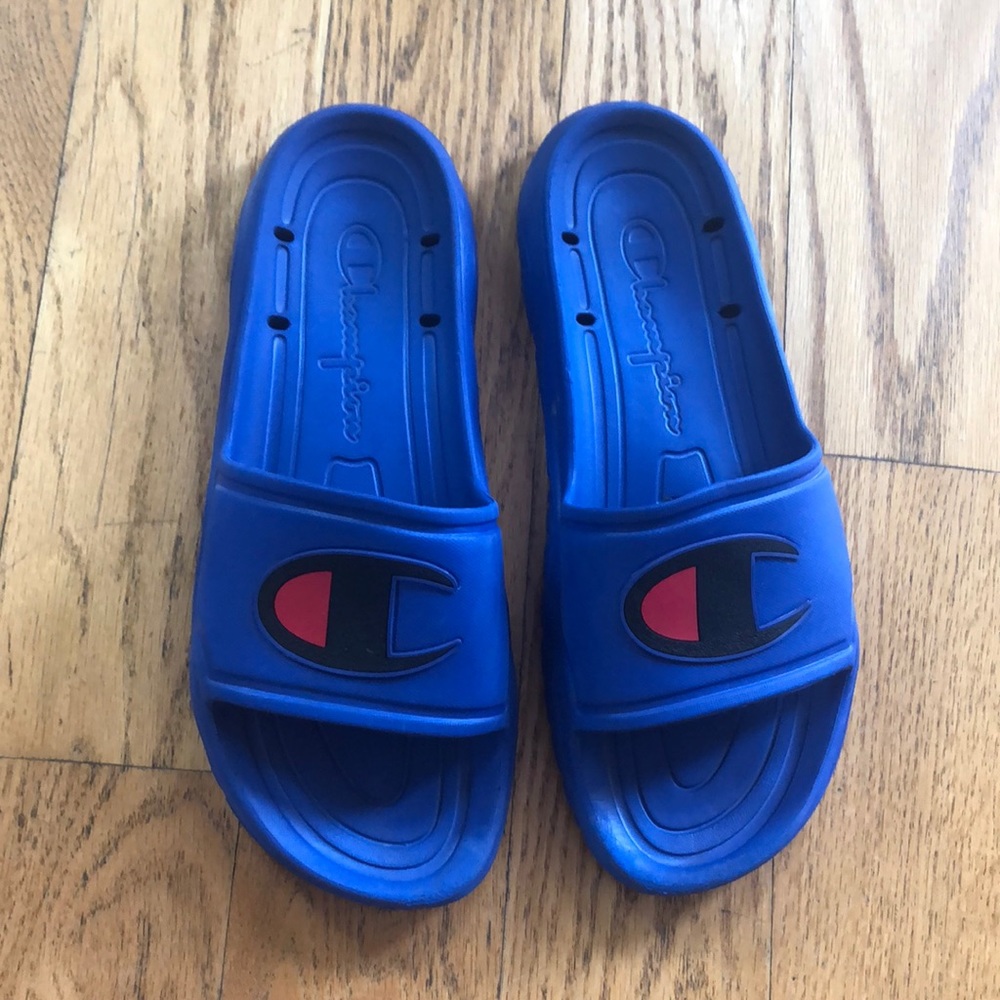 Mens Champion slides size 12

RNA34